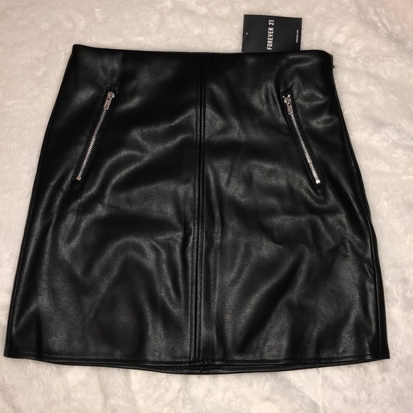 Black faux leather mini skirt - Picture 1 of 9